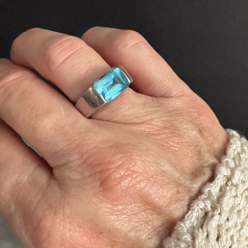925 Sterling Silver Blue Topaz Ring - Picture 4 of 7